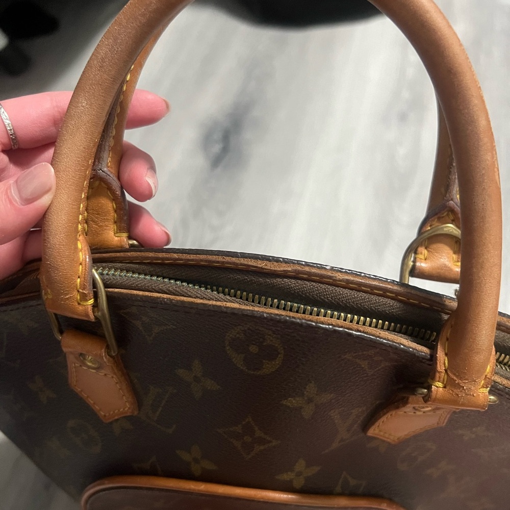 LV bag - Picture 6 of 7